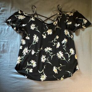 Kayleigh Valletta Cold Shoulder Back Detail Floral Print Top in Size Medium
